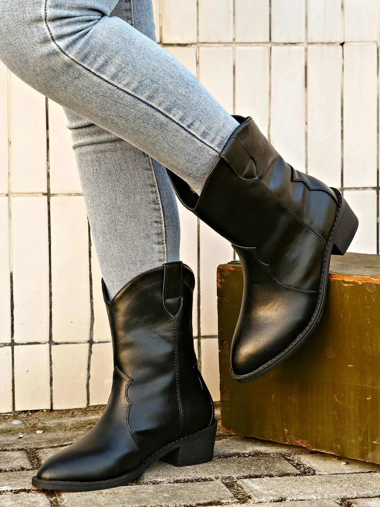 elveswallet Chunky heel Cavalier Martin short boots